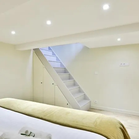 Cosy - Eiffel Tower *