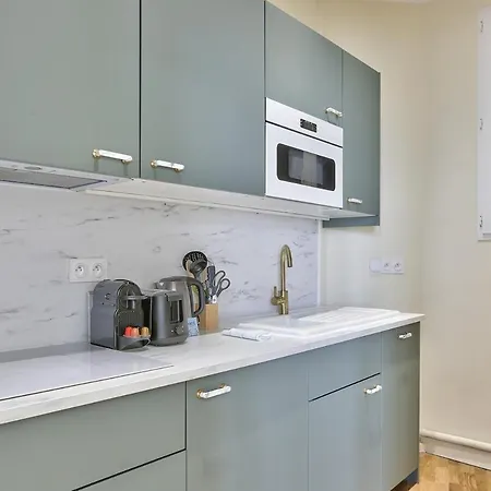 Cosy - Eiffel Tower باريس