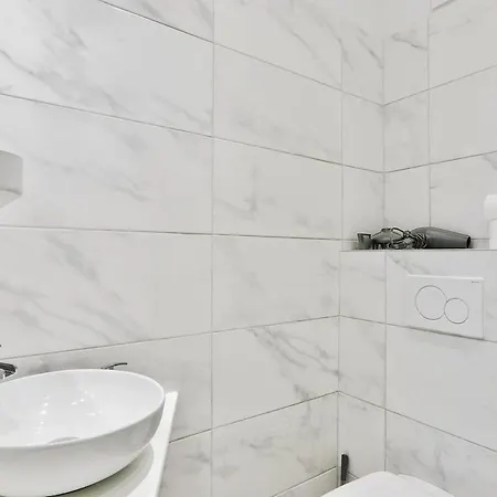 Cosy - Eiffel Tower * باريس